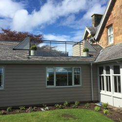 01 terrase et balcon gardecorps lotentic ref chantier Fionn Lodge Ecosse bd